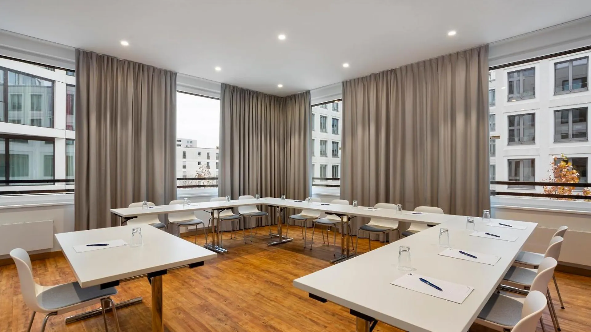 Holiday Inn Express Munich City West By Ihg 3*,