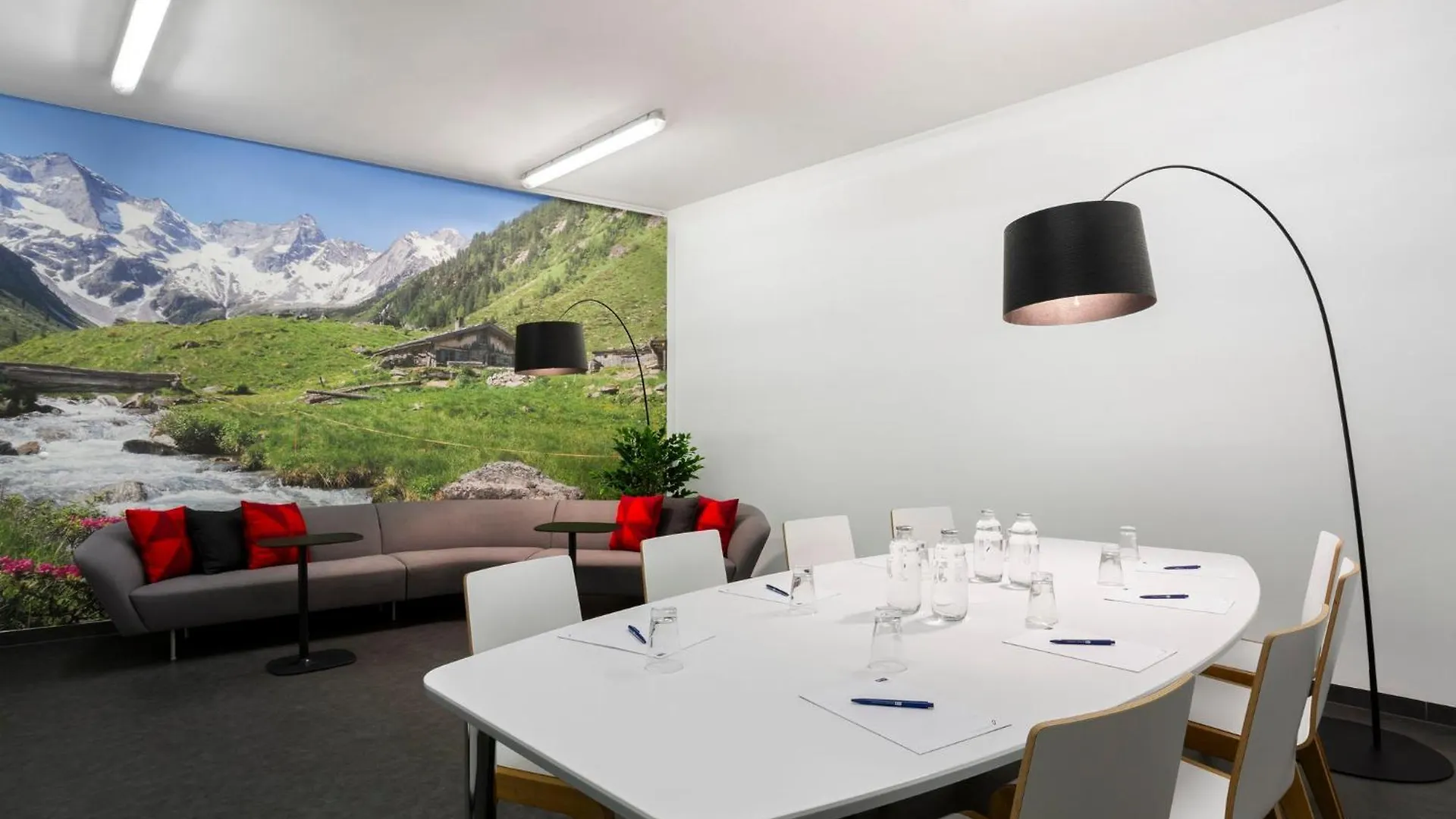 Holiday Inn Express Munich City West By Ihg Отель