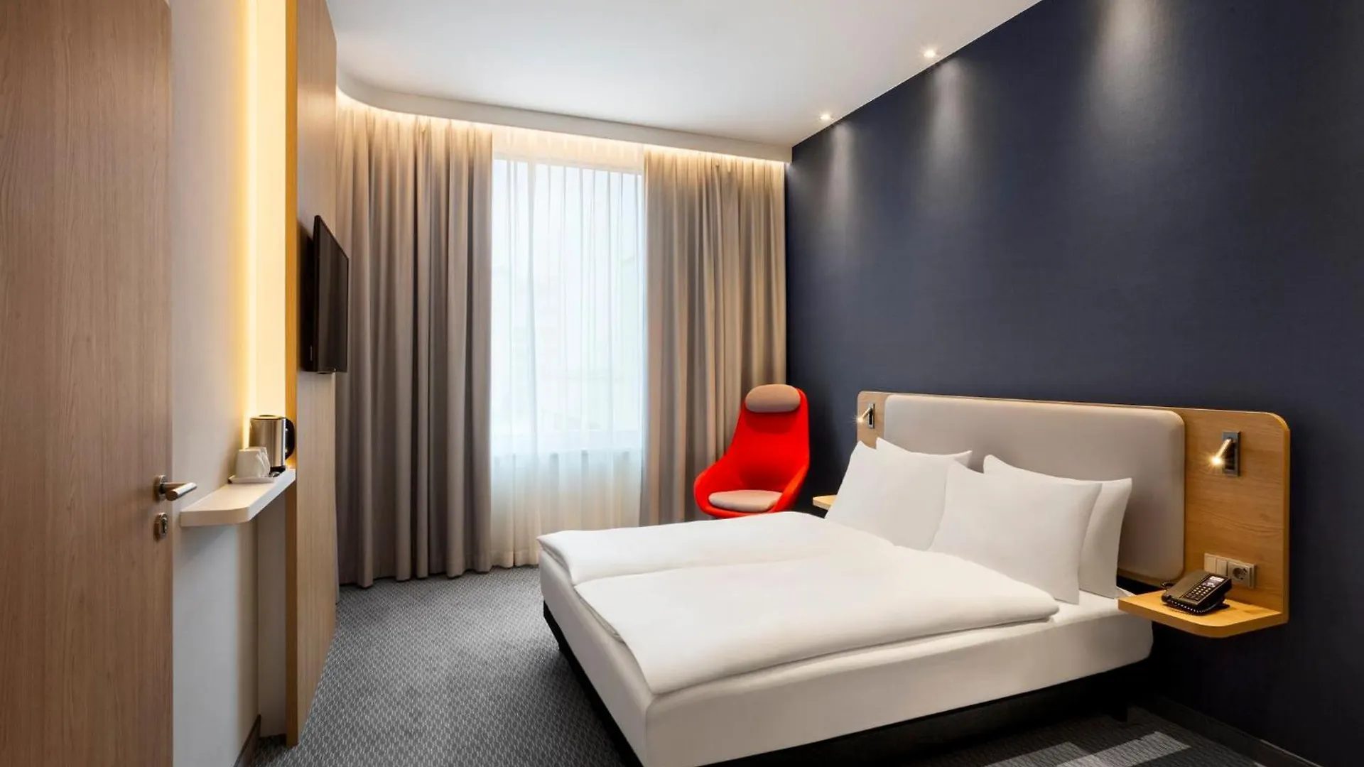 Отель Holiday Inn Express Munich City West By Ihg