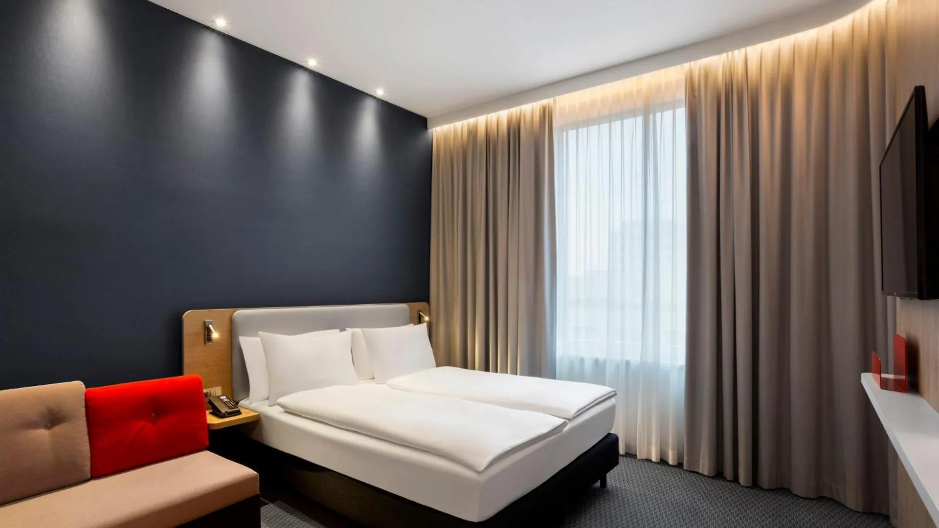 Holiday Inn Express Munich City West By Ihg Германия
