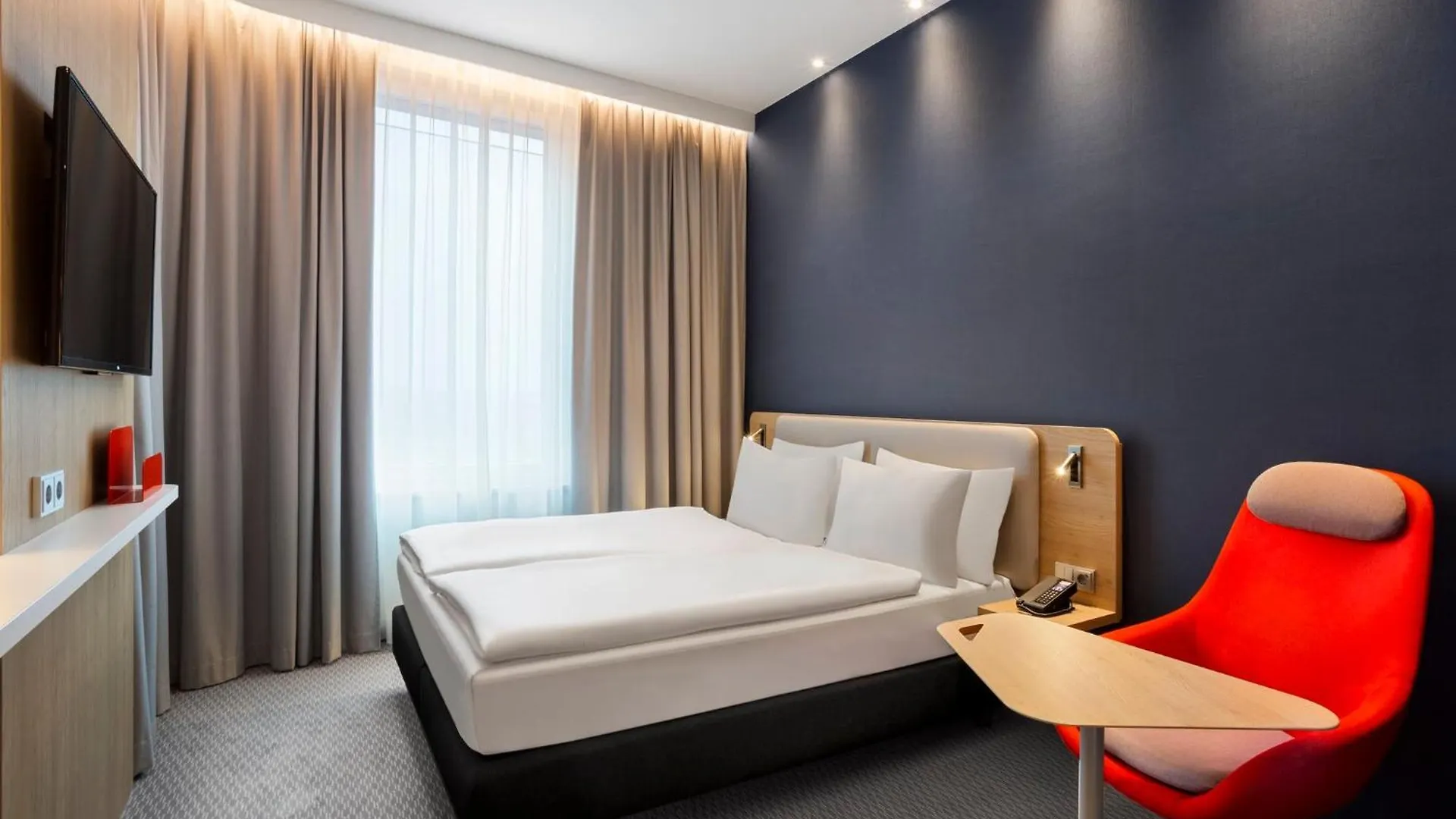 Отель Holiday Inn Express Munich City West By Ihg