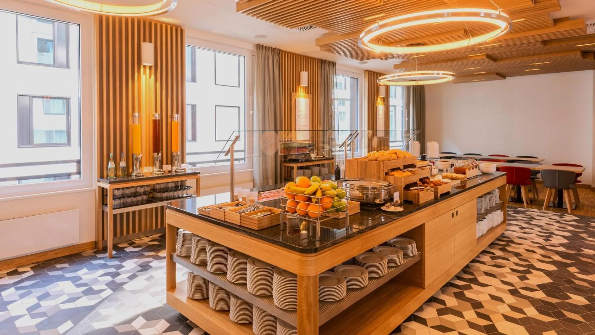 Отель Holiday Inn Express Munich City West By Ihg