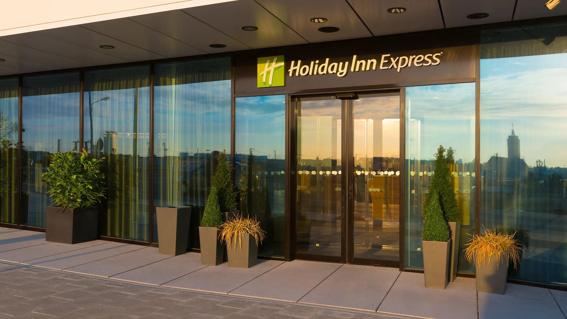 Holiday Inn Express Munich City West By Ihg 3*,