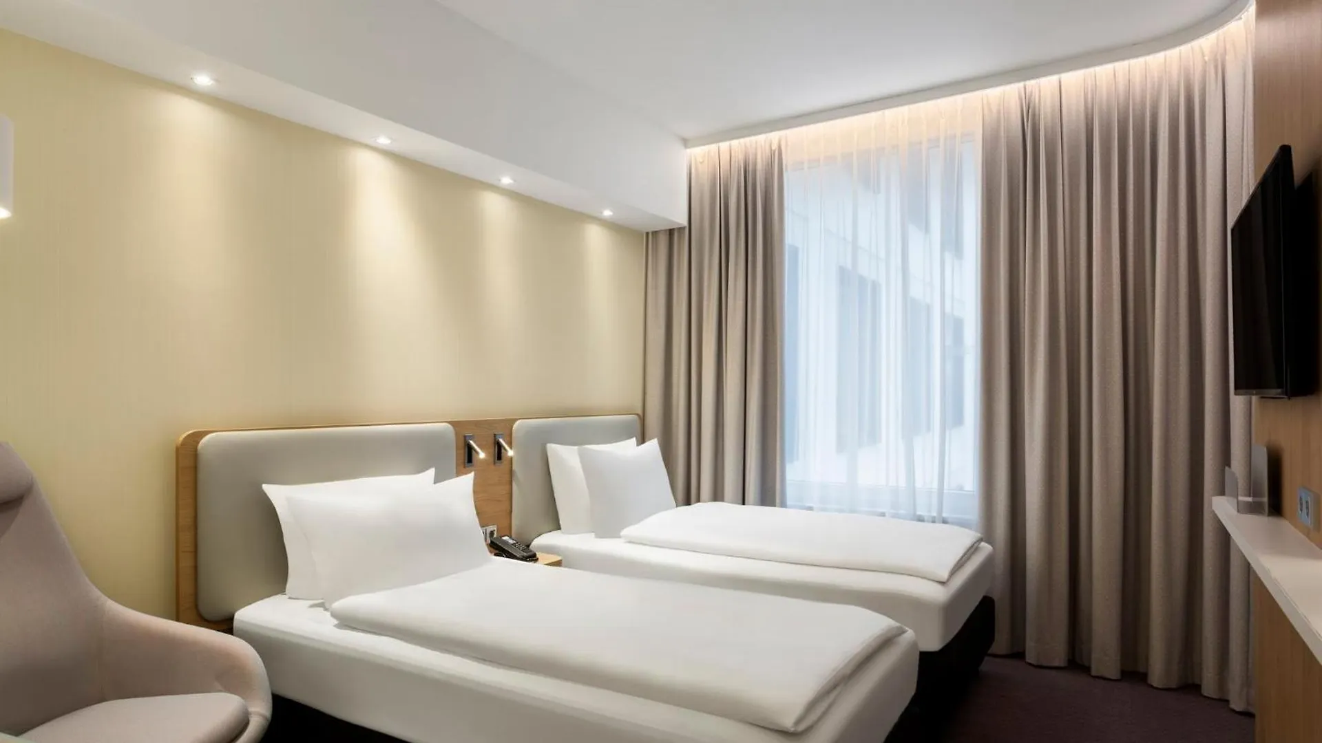 Holiday Inn Express Munich City West By Ihg Hotel